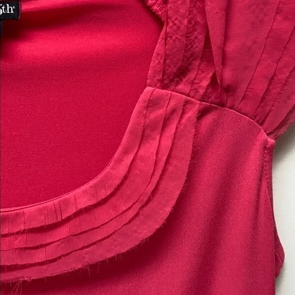 SALE. East 5th Blouse Size Small - Picture 5 of 9